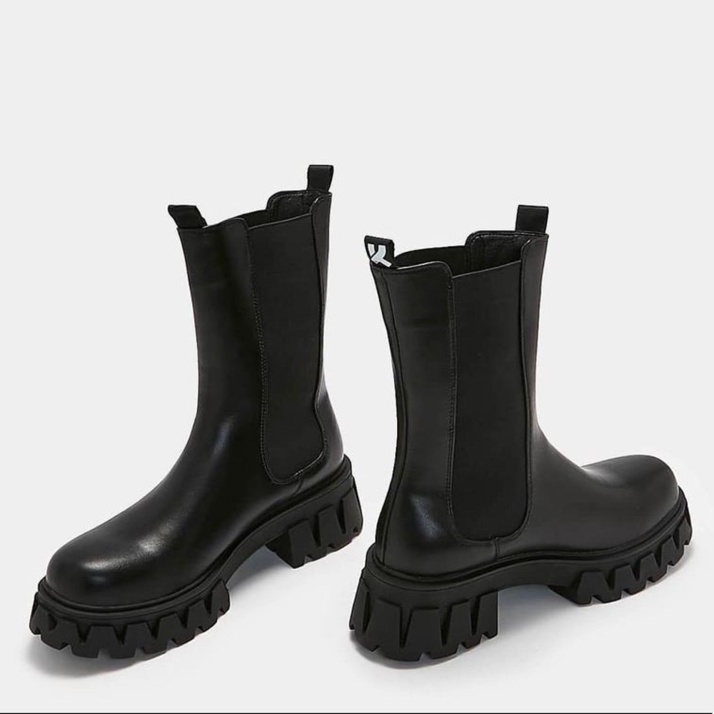Koi Sentry Boots